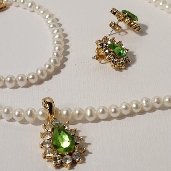 14K Pearl Necklace Bracelet & Earrings Complete Set Vintage Mint Peridot Avon - Picture 3 of 11